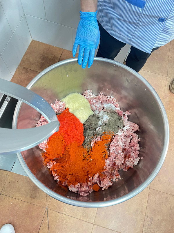 Carnicería Mercedes Cuadros Vivo 5