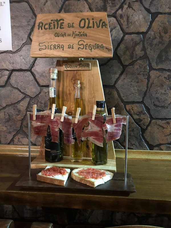 Restaurante El Candil. Tierra de Olivos 4